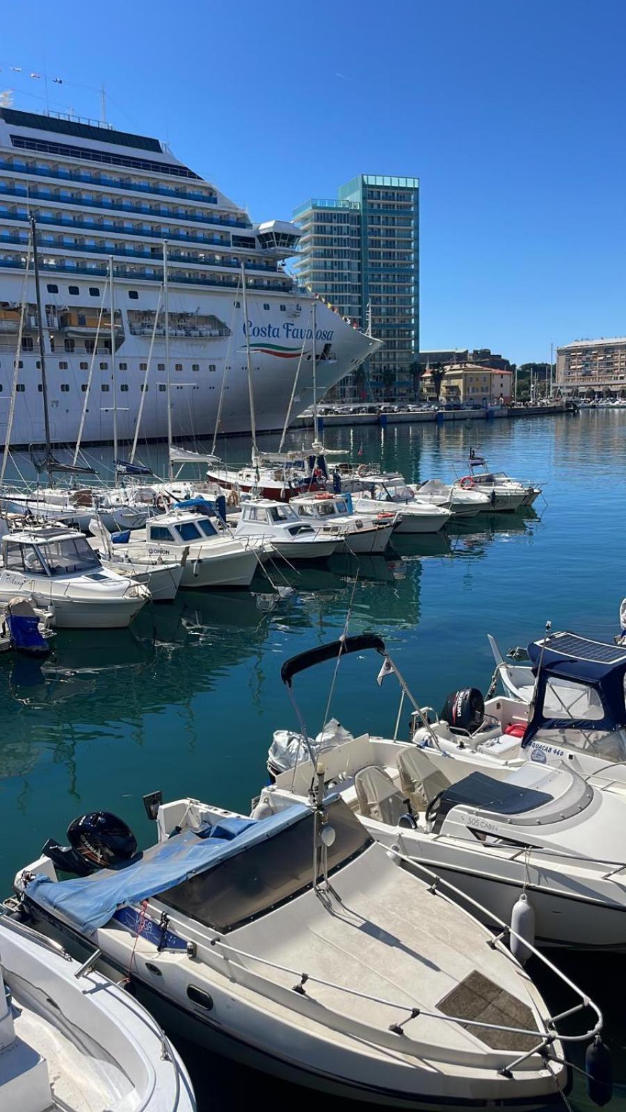 Il Talismano-In Citta -Vicino Al Mare Apartment Savona Bagian luar foto